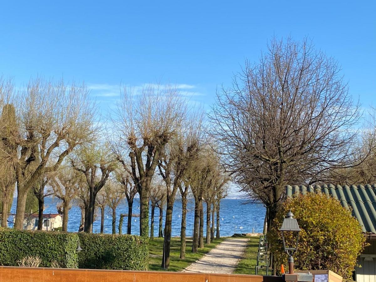 Casa Vacanze Gardiolina San Felice del Benaco Exterior photo